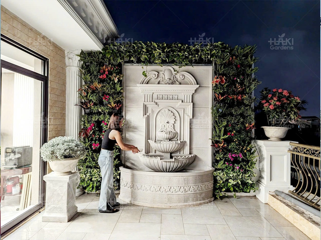 Khu vườn vẫn khá đẹp cho dù ánh sáng khá tối