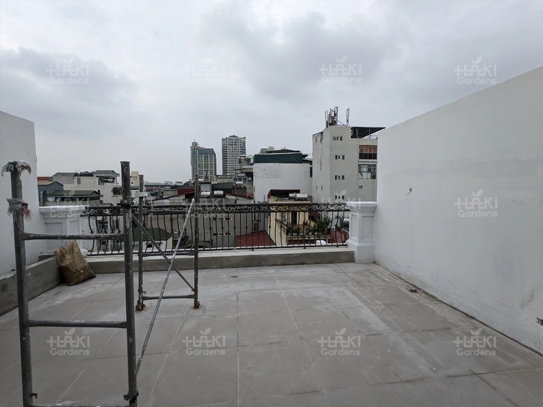 Mặt bằng sân thượng trống vắng