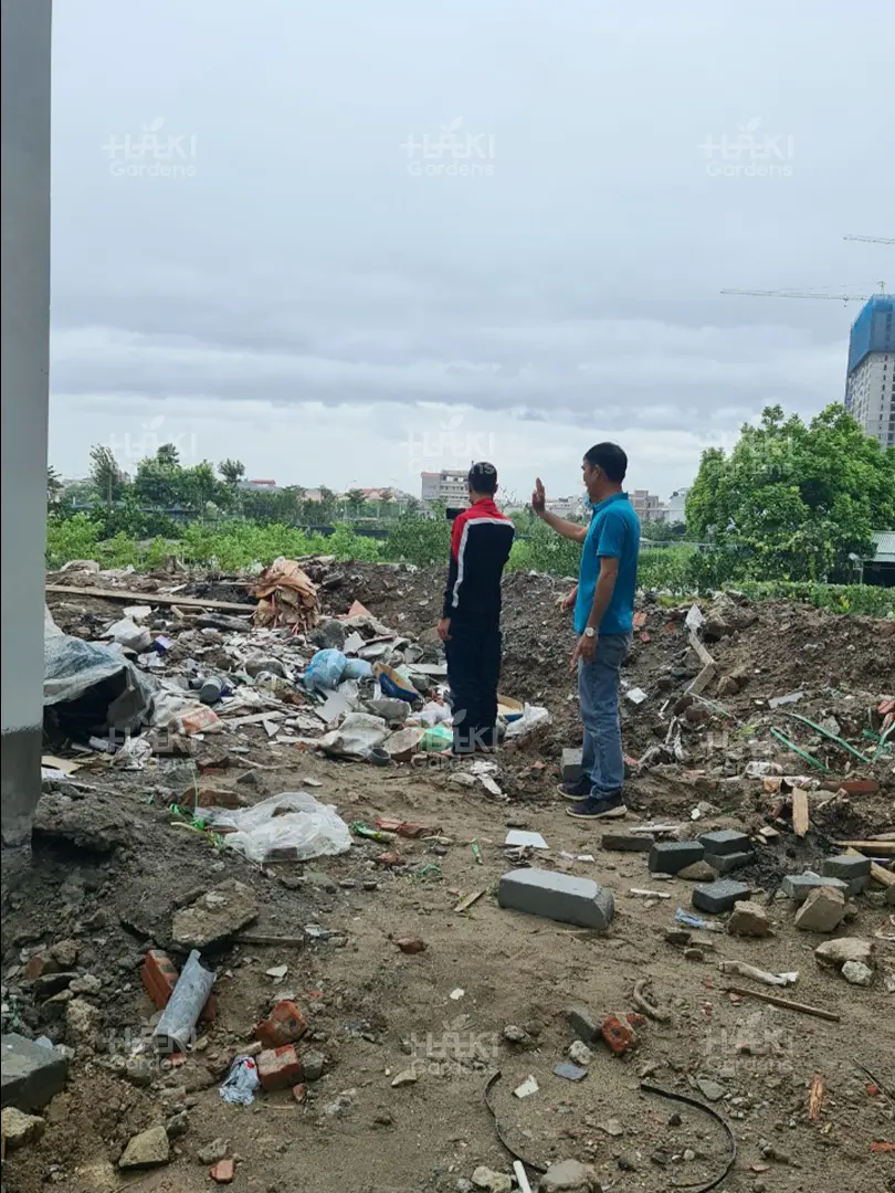 Khu vực thi công cần dọn dẹp.