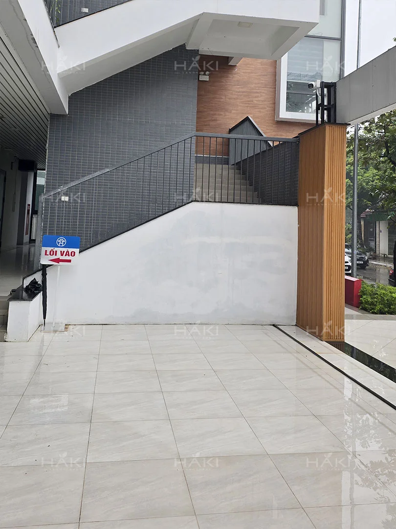 Khu vực sảnh còn trống trải